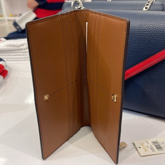 Michael Kors Reed Large Bifold Signature Snap Wallet Card Case 
Brown 
NWT - Picture 4 of 16